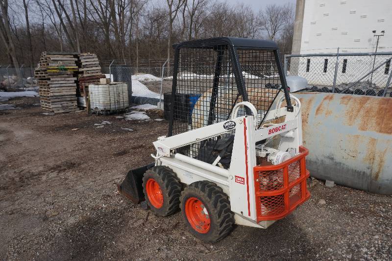 lot 5 image: Melroe Bobcat Model M371 Skd Loader Skid Steer