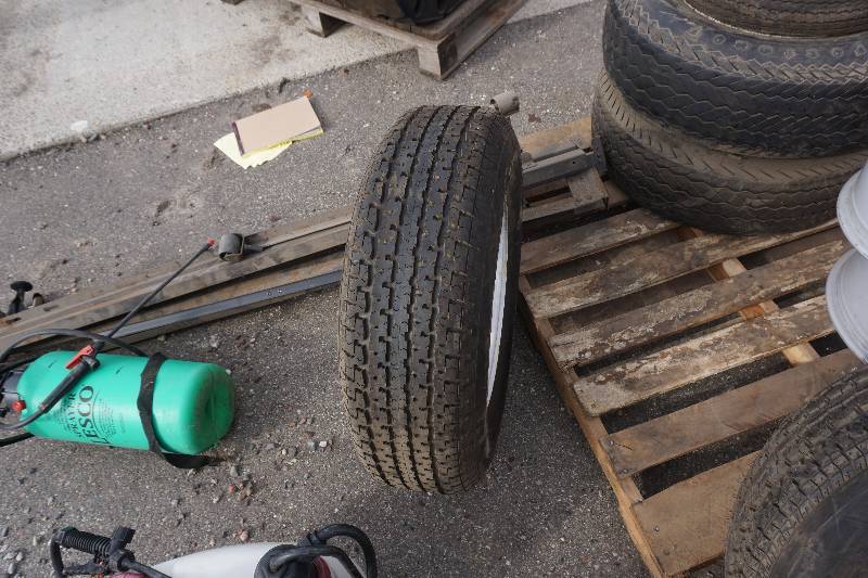 lot 13 image: Free Star Radial 15 Trailer Tire