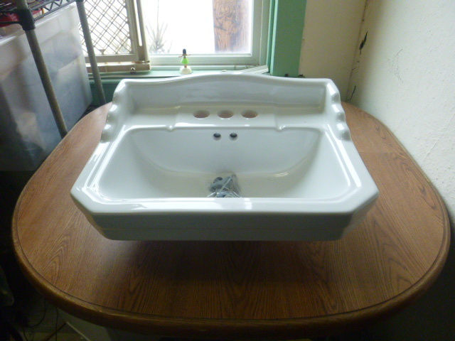 lot 9 image: Foremost Pedestal Sink