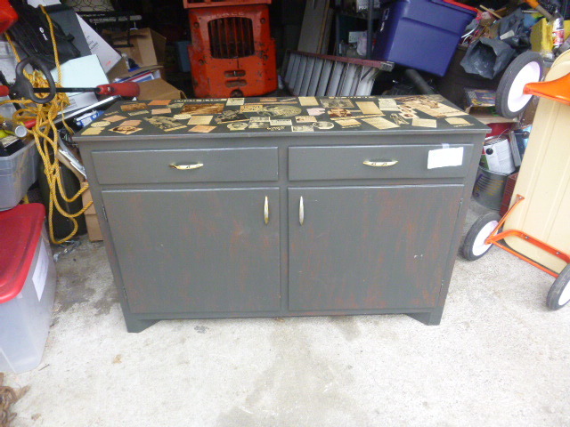 lot 10 image: Cabinet