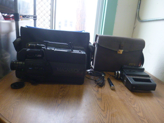 lot 19 image: Magnavox VHS-HQ Camcorder