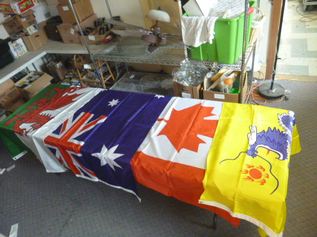 lot 25 image: 5 Flags