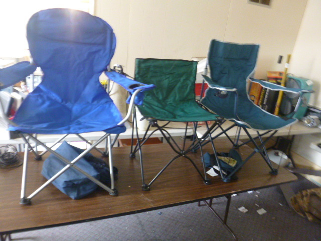 lot 46 image: 3 Outdoor Folding Chairs