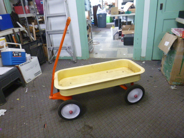 lot 57 image: Radio Flyer Wagon and Toddler Scooter