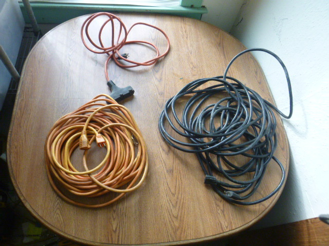 lot 61 image: 2 Extension Cords