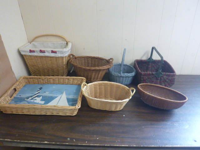 lot 103 image: 7 Baskets