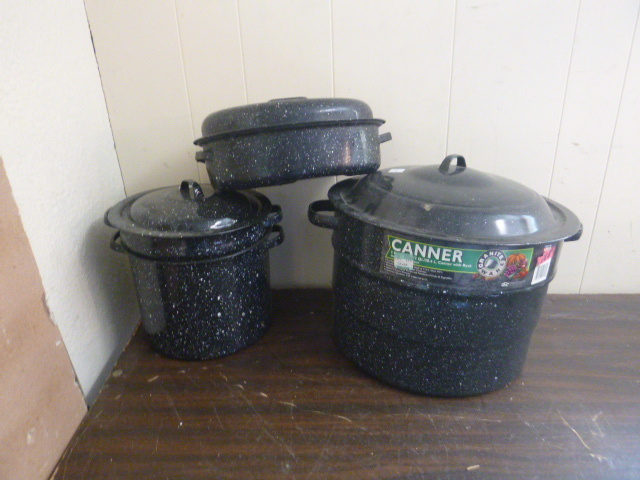lot 114 image: Roaster and Large Pots