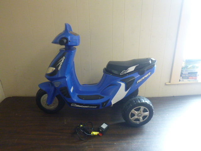 lot 125 image: Motion Trendz Small Childs Motorcycle