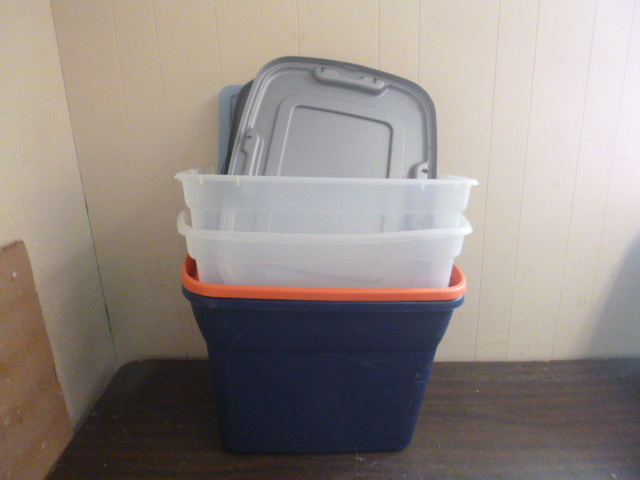 lot 131 image: 4 Totes with Lids