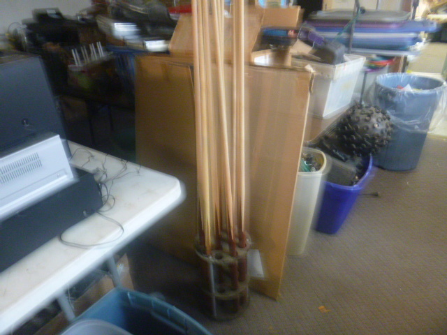 lot 134 image: 10 Pool Cues