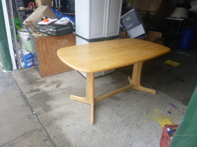 lot 154 image: Dinette Table