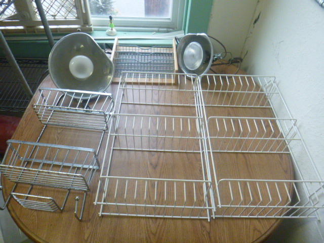 lot 164 image: 4 Small Racks