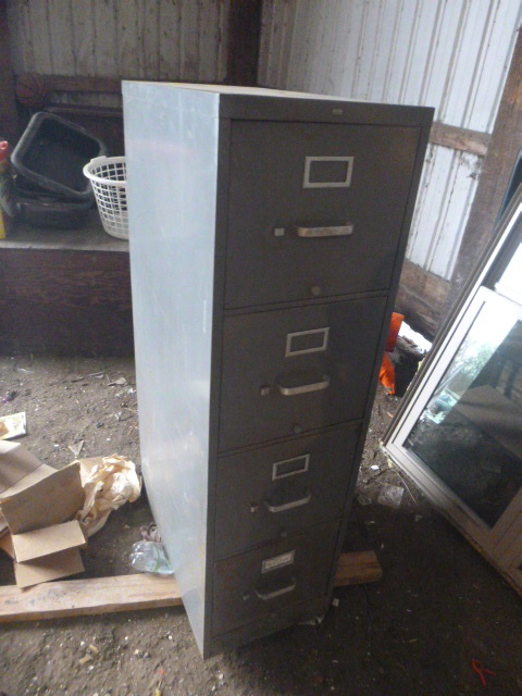 lot 145 image: 4 Drawer File Cabinet