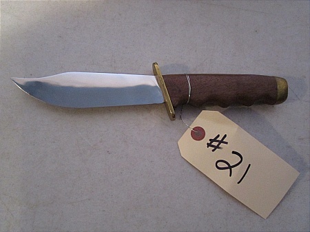 lot 21 image: Custom Knive