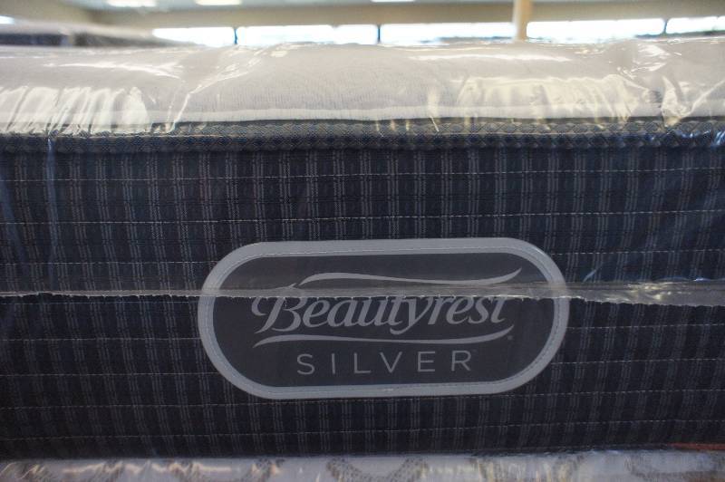 lot 27 image: NEW - QUEEN SIZE - SIMMONS BEAUTYREST - SILVER FERNANDA PLUSH - QUEEN SIZE MATTRESS MSRP $1499.99