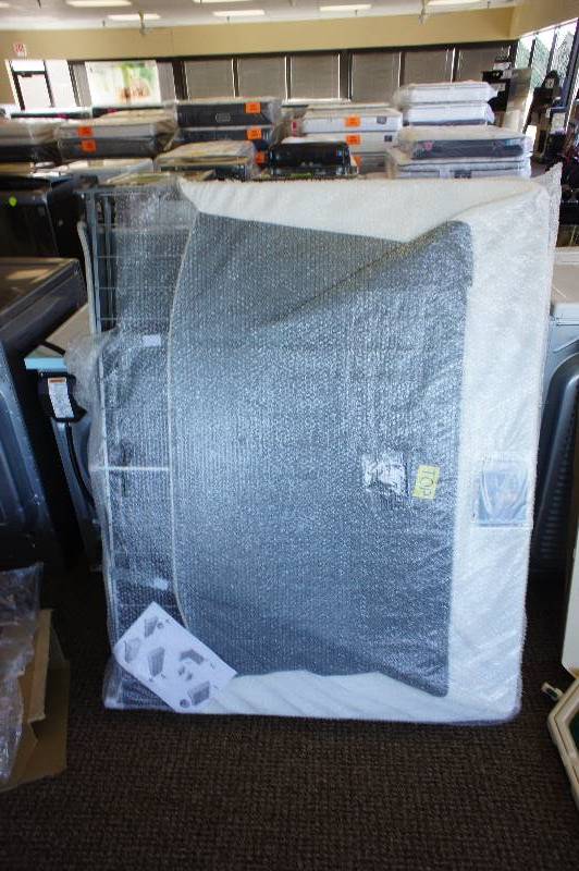 lot 22 image: Zinus 7.5 Inch High Profile BiFold Box Spring (FULL)