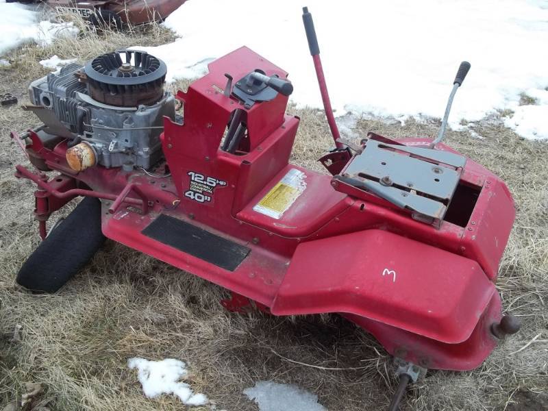 lot 103 image: Riding Lawn Mower for parts or repair 12.5hp