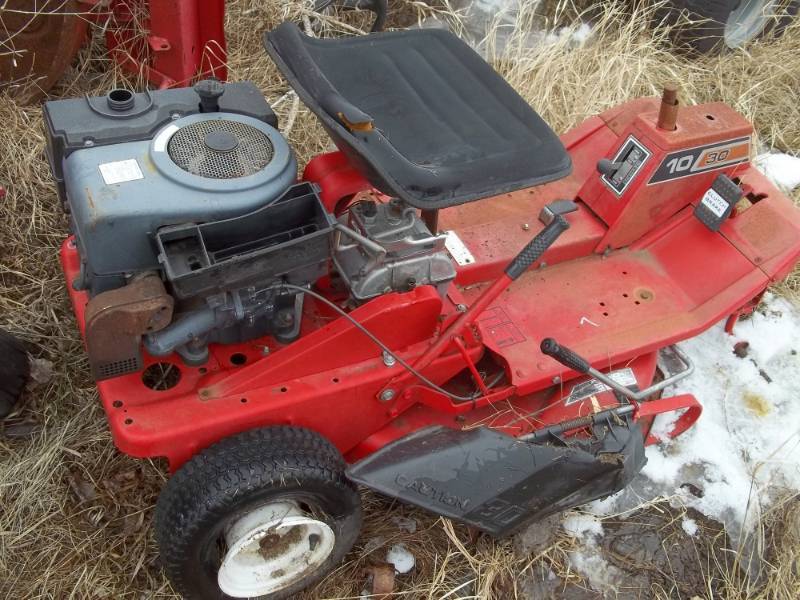 lot 107 image: Riding Lawn Mower for parts or repair