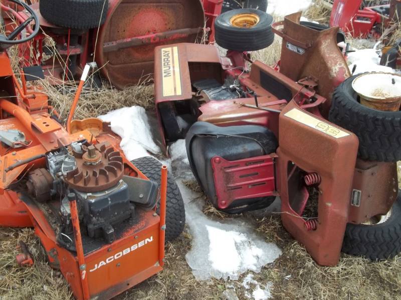 lot 109 image: Riding Lawn Mowers for parts or repair Jacobsen and Murray