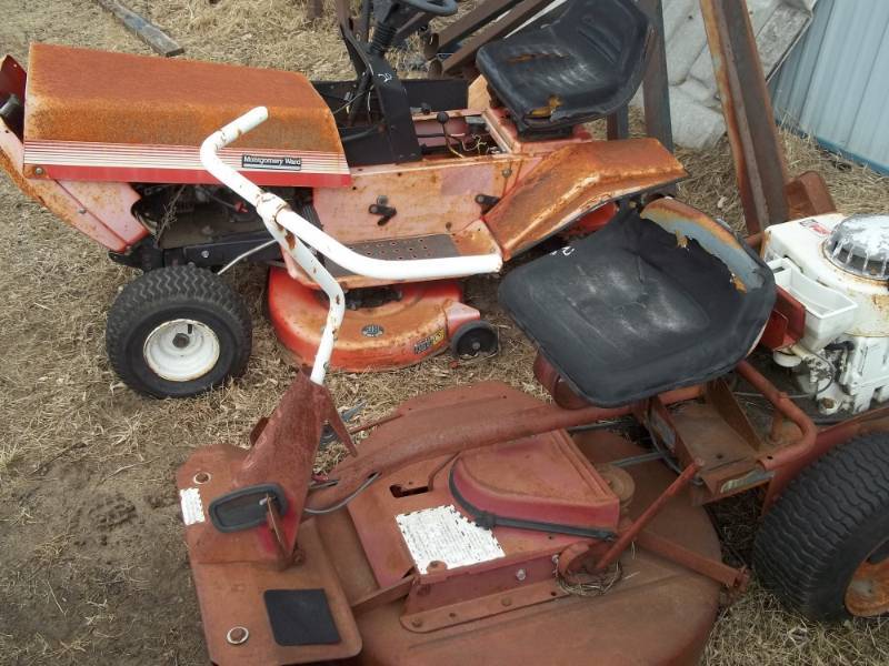 lot 120 image: Riding Lawn Mowers for parts or repair Snapper and Montgomery Ward