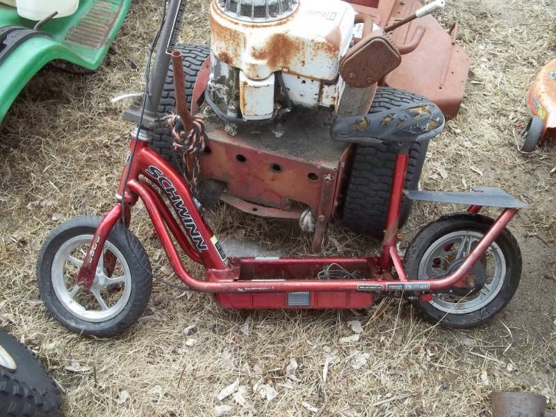 lot 122 image: Schwinn Scooter for parts or repair