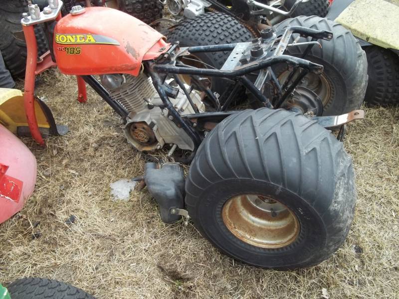 lot 125 image: Honda 185 for parts or repair