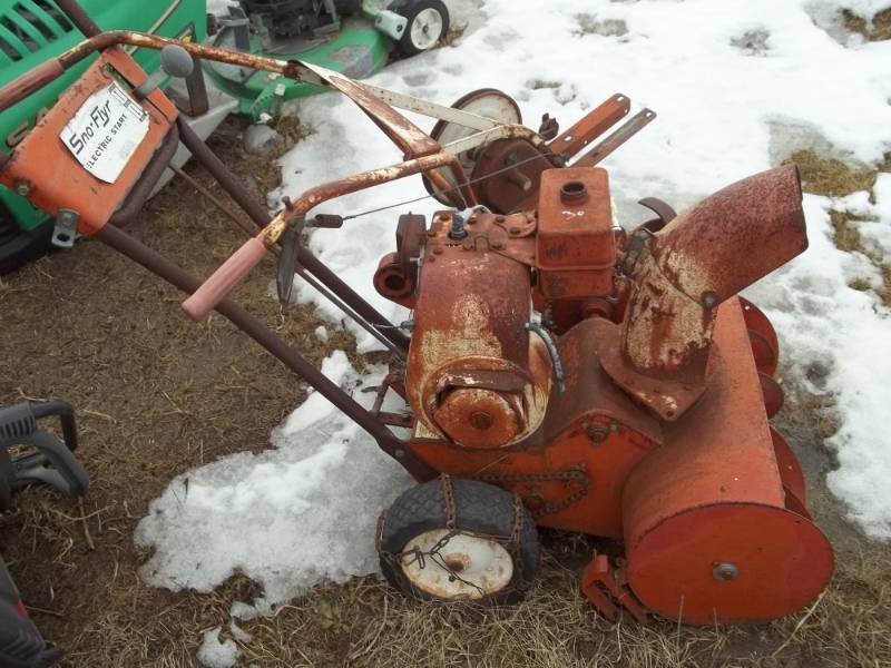 lot 130 image: Snow Blower for parts or repair Sno-Flyr