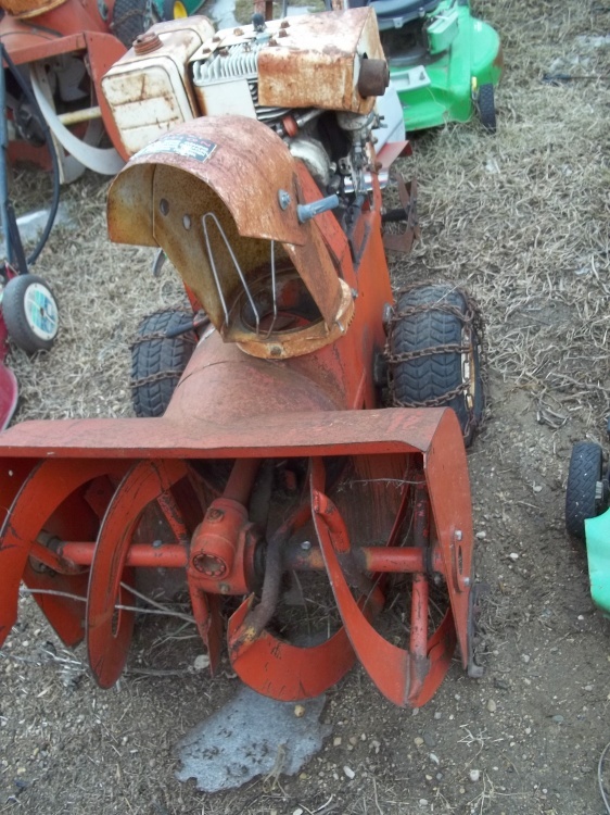 lot 132 image: Snow Blower for parts or repair Gilson