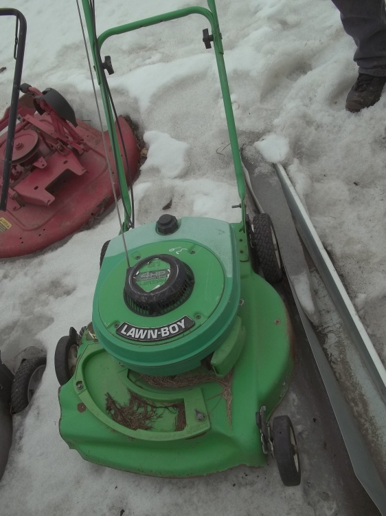 lot 139 image: Push Lawn Mower for parts or repair Lawn Boy