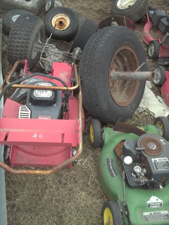 lot 140 image: Lot of push mower for parts and repair