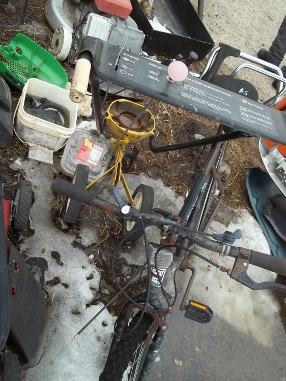 lot 154 image: Bike and push mowers for parts or repair