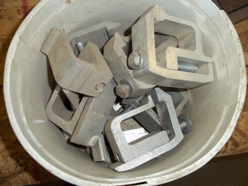 lot 65 image: Truck Topper Clamps