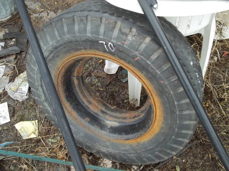 lot 70 image: Trailer house tire