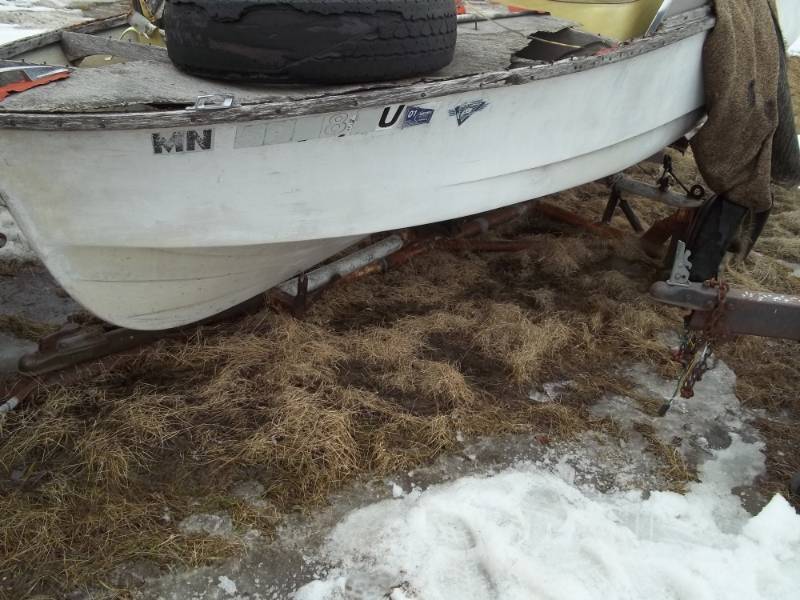 lot 7 image: Trailer with Free larson Boat