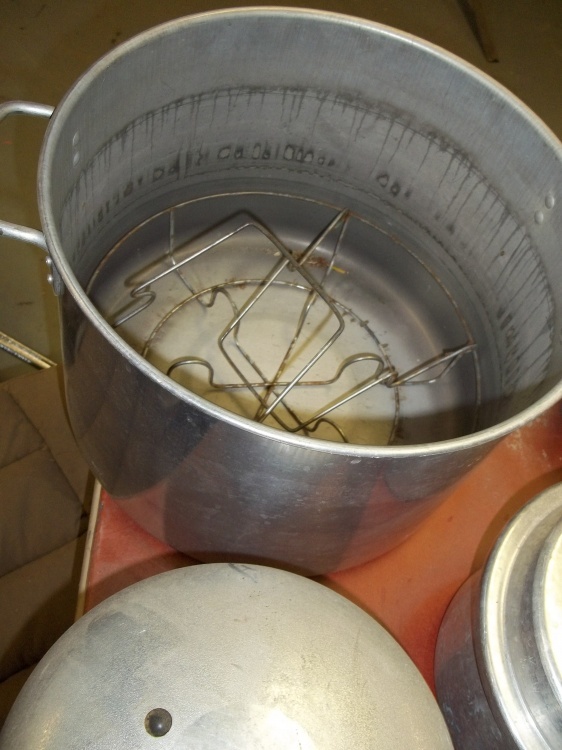lot 15 image: Assorted lot with Canner and Pressure Cookers