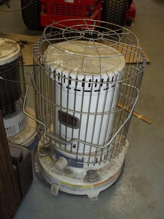 lot 39 image: Kerosene Heater