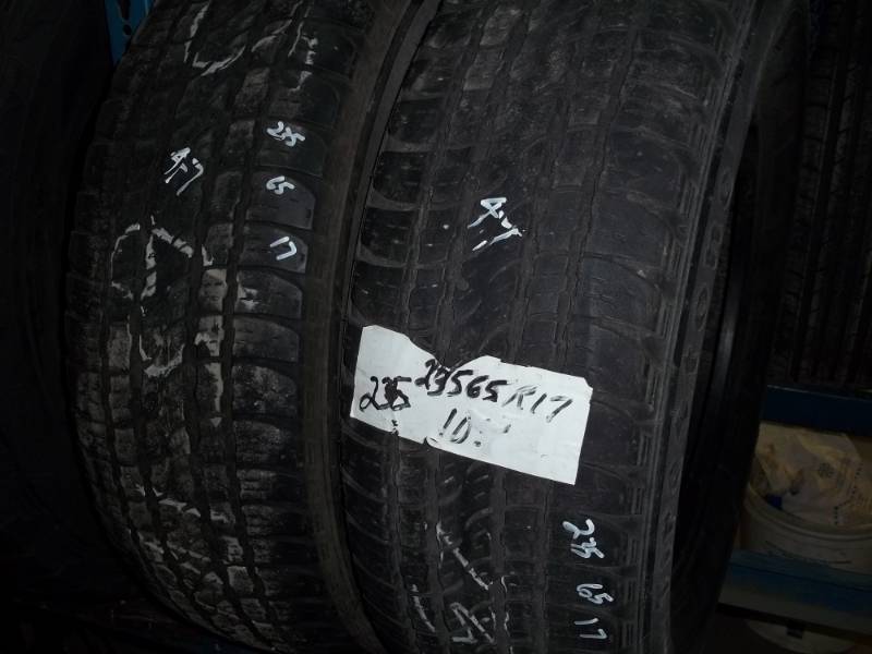 lot 47 image: 3 Tires 225 70R 16, 2 -235 65R 17,