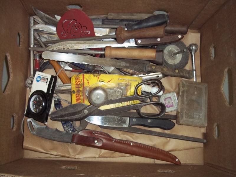 lot 49 image: Knifes and tools