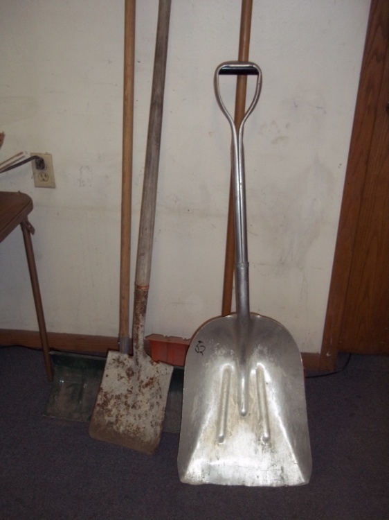 lot 52 image: shovels and snow shovels