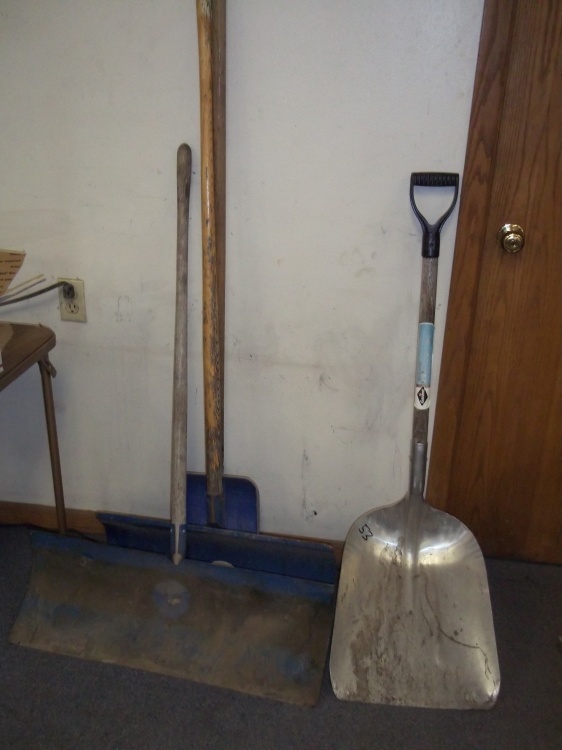lot 53 image: shovels and snow shovels