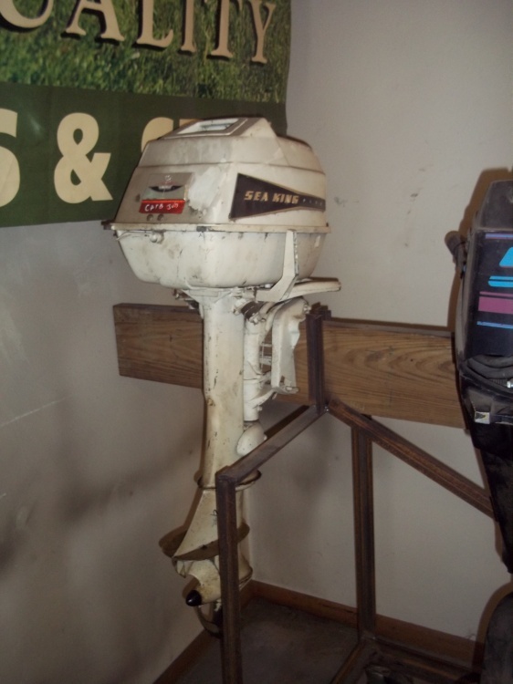 lot 93 image: 5 Hp Sea King Boat Motor