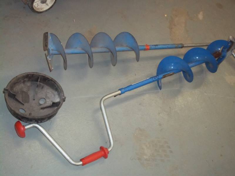 lot 100 image: Pair of 7 Ice Augers