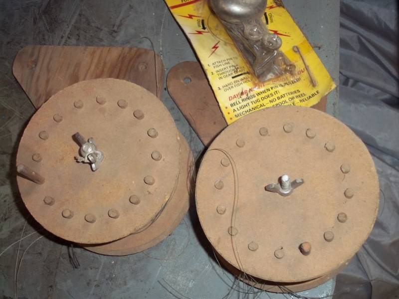 lot 157 image: 2 Vintage Rattle Reels and Fish alarm