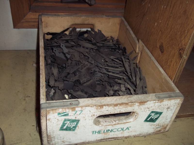 lot 172 image: Hinges and 7UP Crate