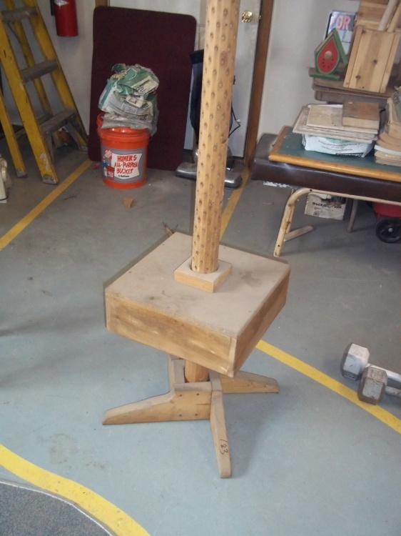 lot 183 image: Wood Display Stand