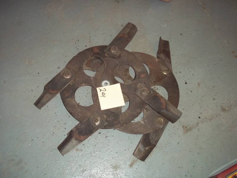 lot 201 image: Mower Blades