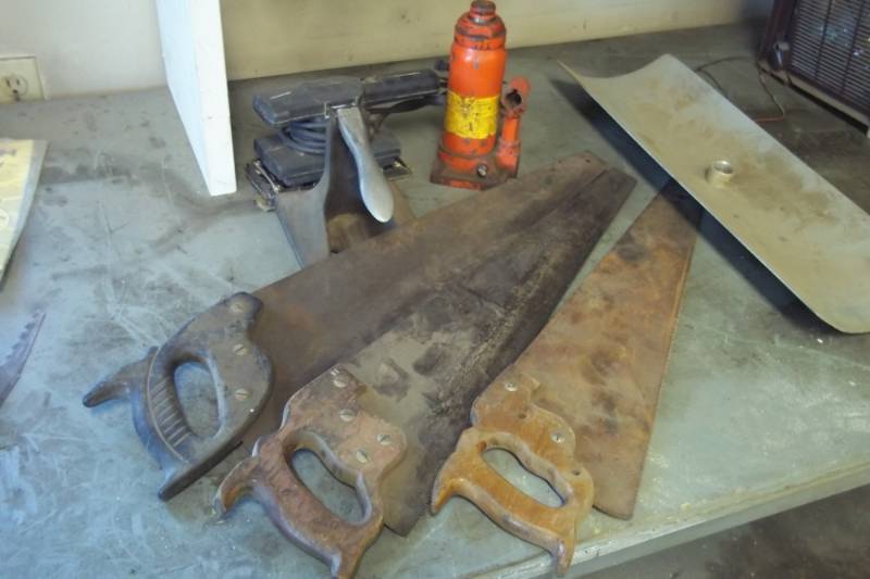 lot 216 image: Saws, Jack, Snow puller, sander