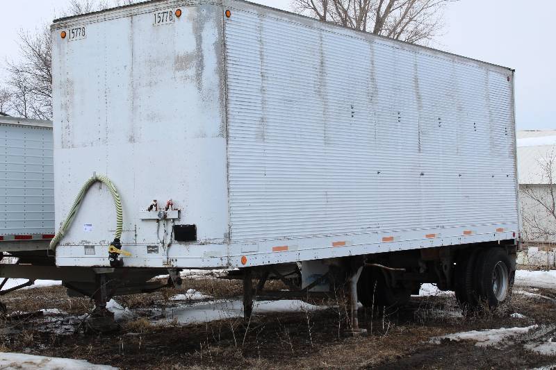 lot 9 image: 1974 Fruehauf  28 Foot Water Trailer