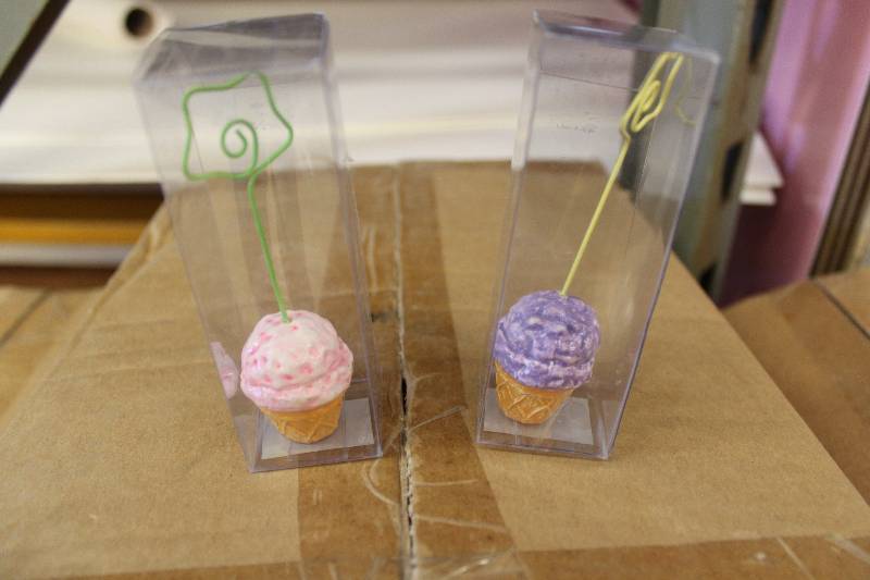 288 Individually packaged ice cream cone photocard holders