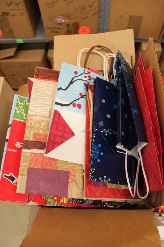 2600 Assorted paper sacks, gift bags and treat bags